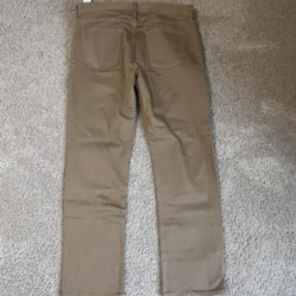 Men's Old Navy Khakis Size 34/30 NWT - Picture 2 of 4